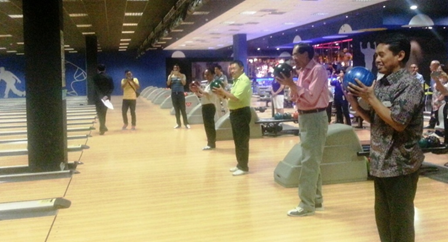 Asean-Madrid Holds Bowling Tournament